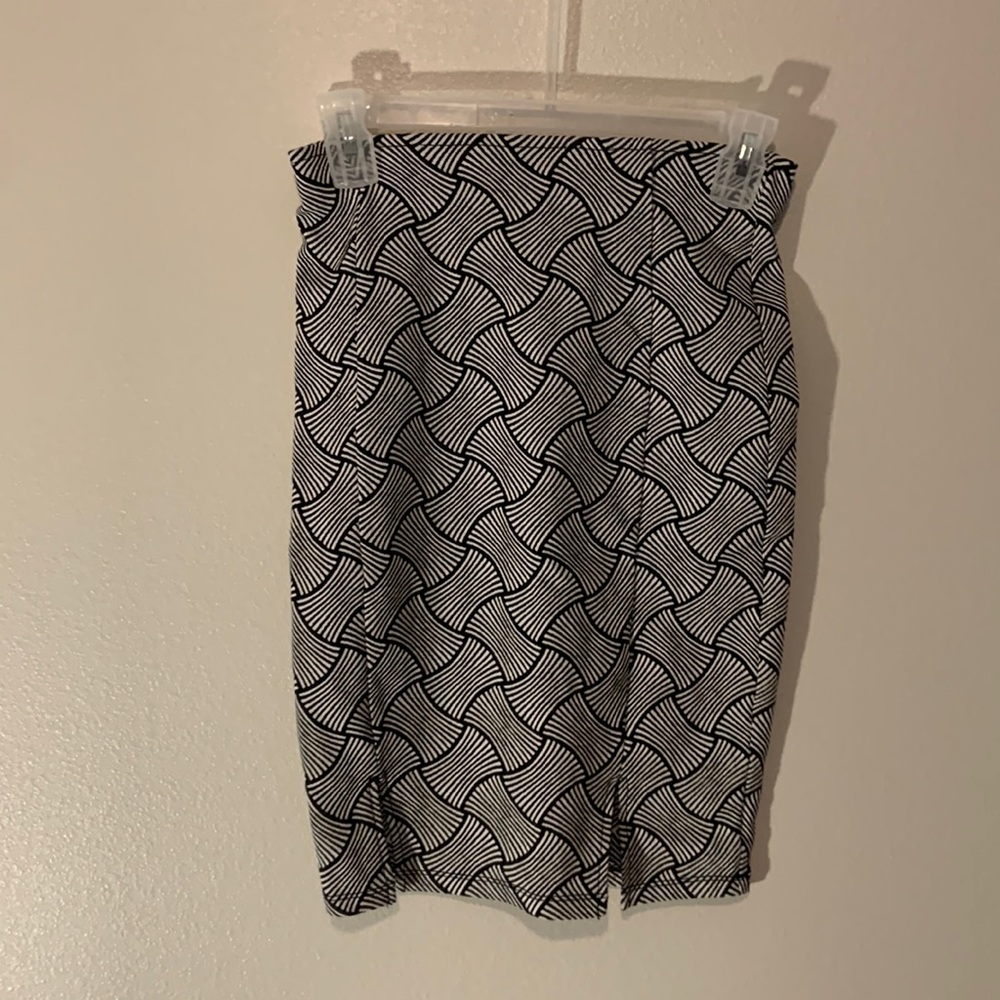 Black and white pencil skirt